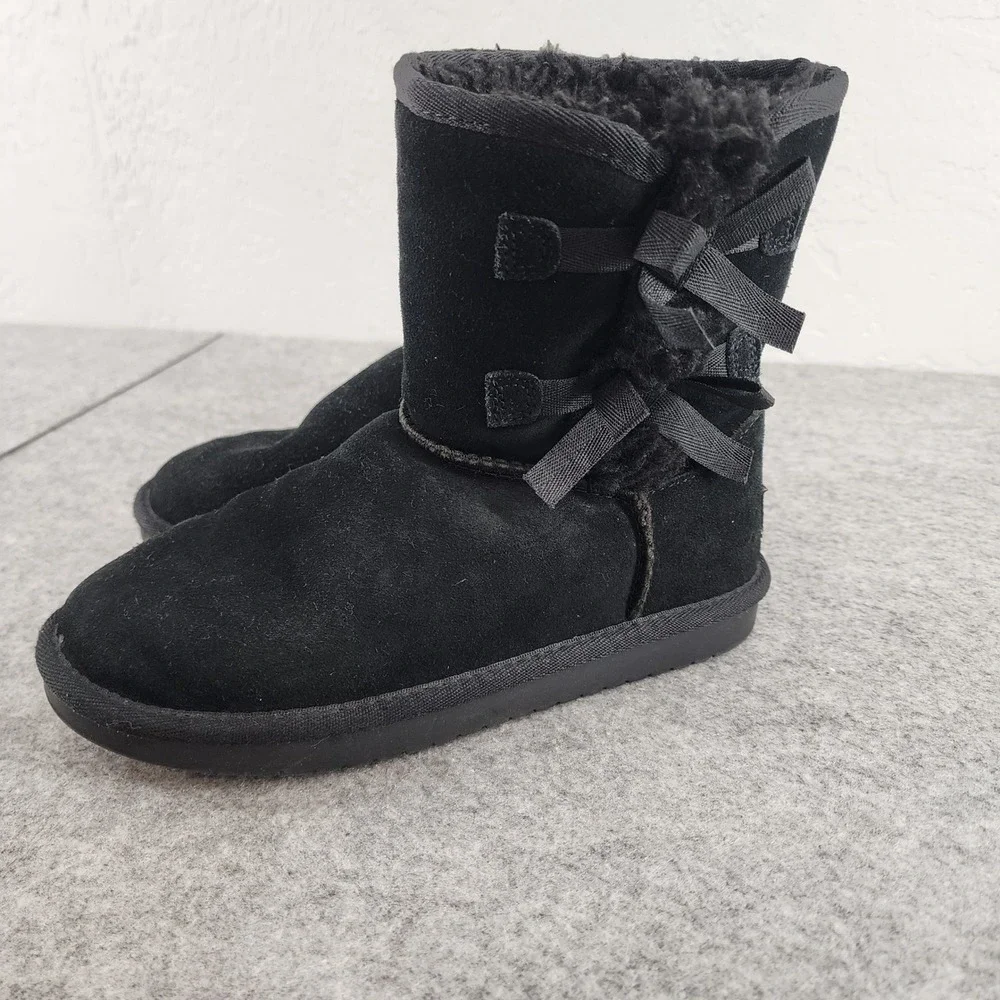 Koolaburra by UGG Size 2 Black Victoria Short Bow Suede Faux Fur Winter Boots